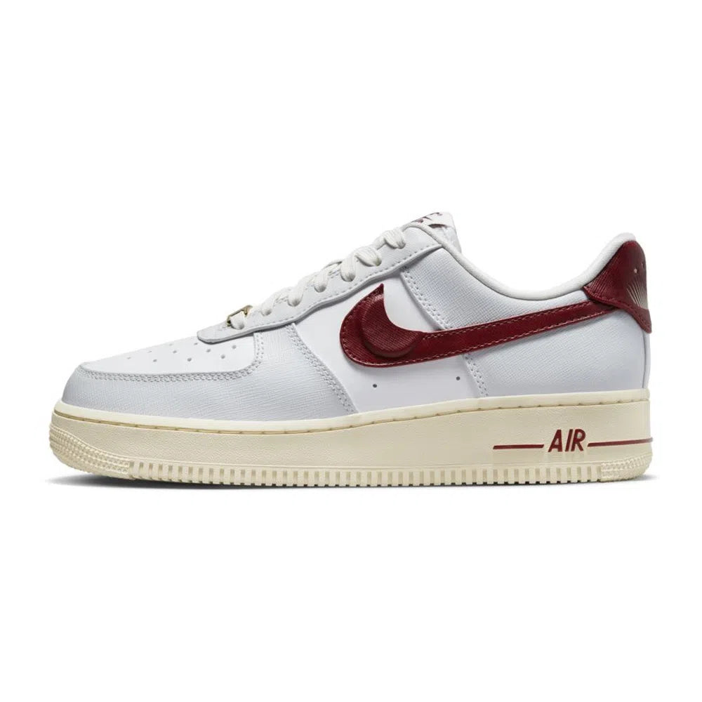 NIKE AIR FORCE 1 07 SE Team Red