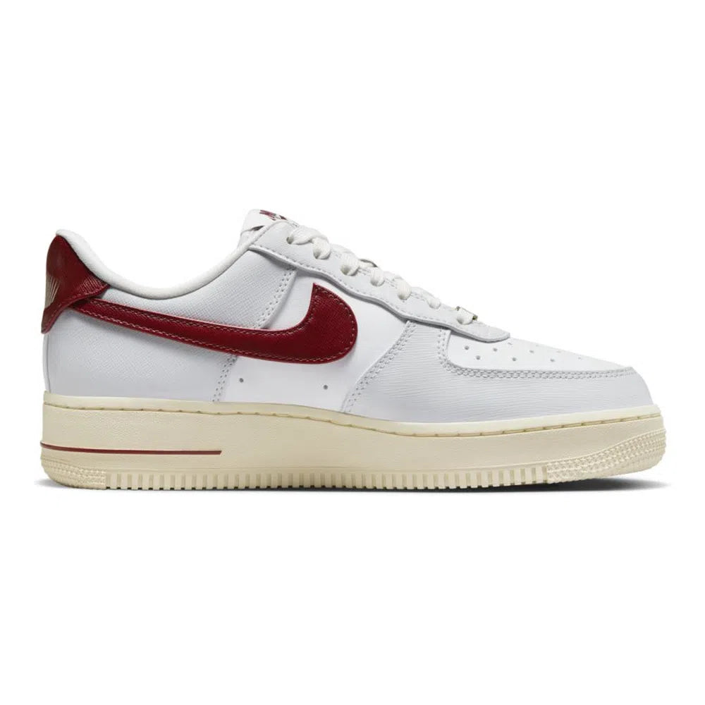 NIKE AIR FORCE 1 07 SE Team Red