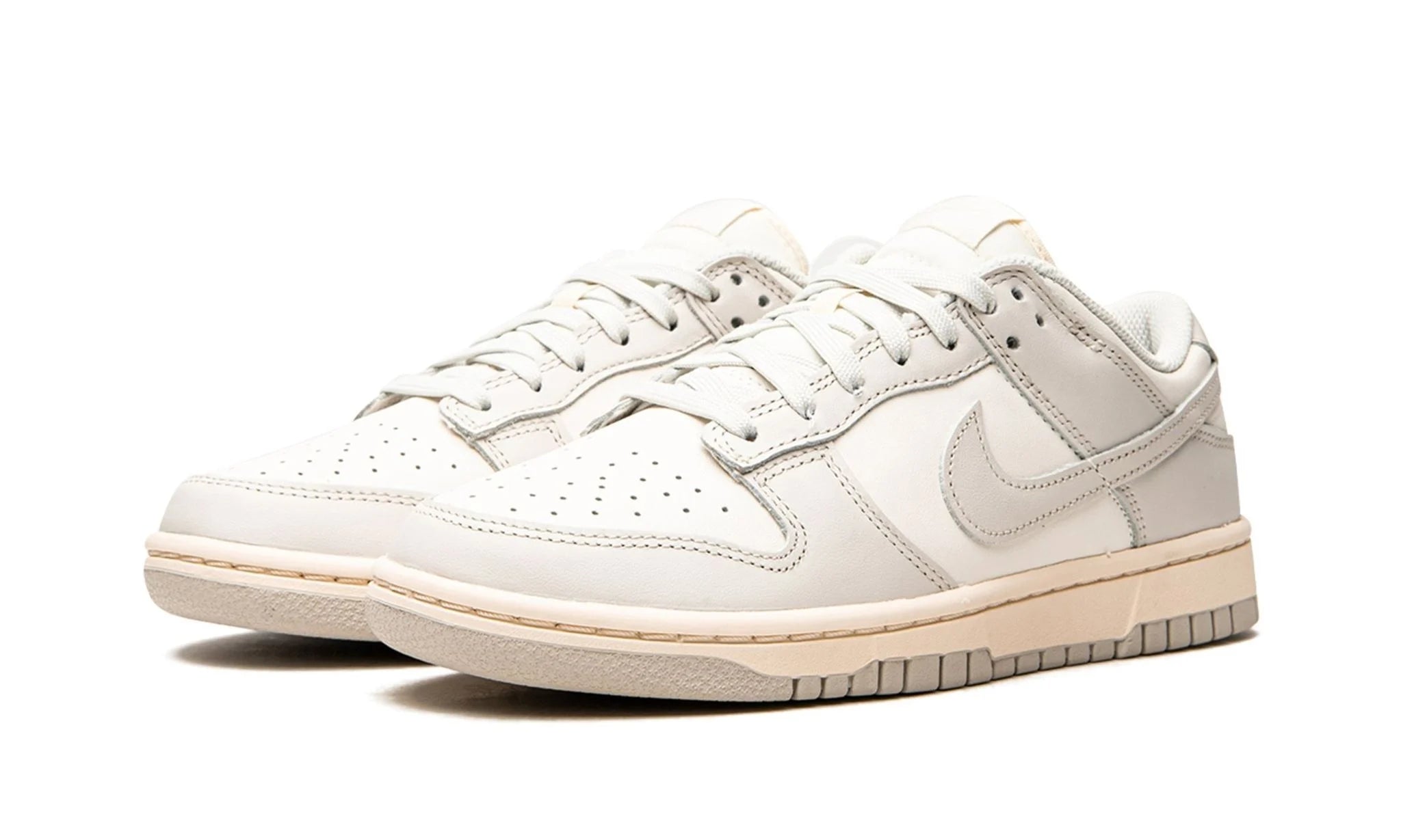 Nike DUNK LOW MNS WMNS "Light Bone"