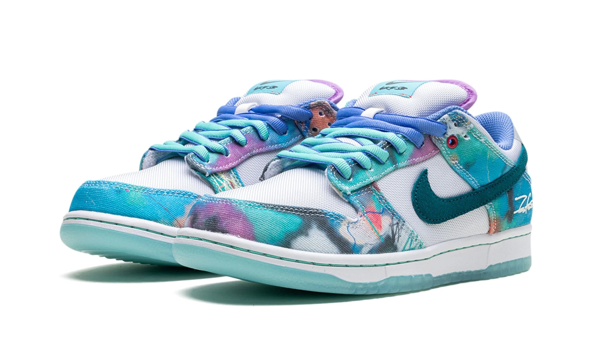 NIKE DUNK LOW SB "Futura Laboratories - Bleached Aqua"