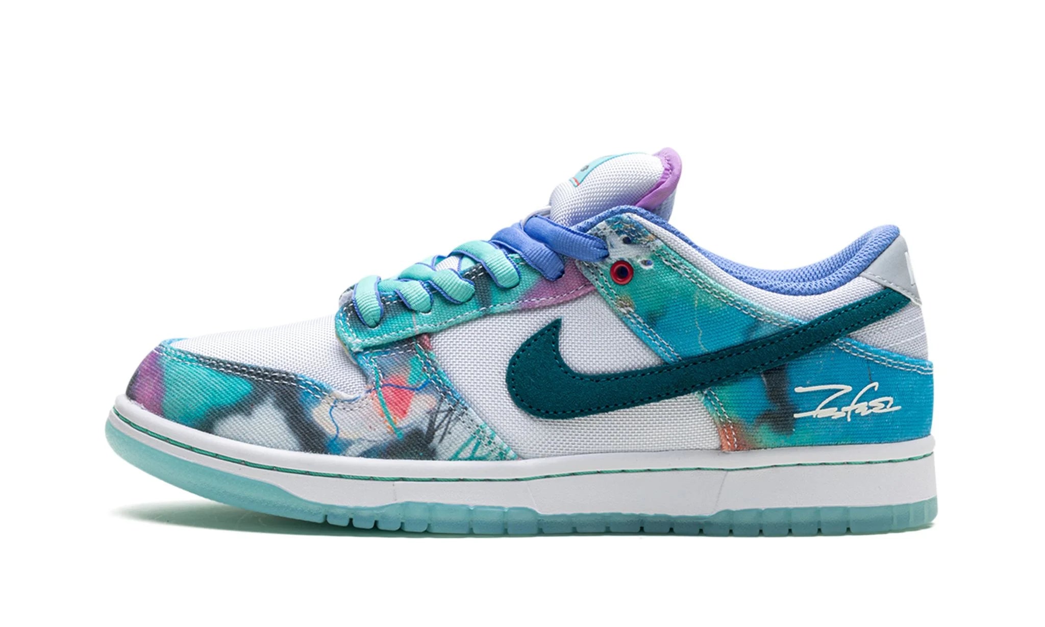 NIKE DUNK LOW SB "Futura Laboratories - Bleached Aqua"