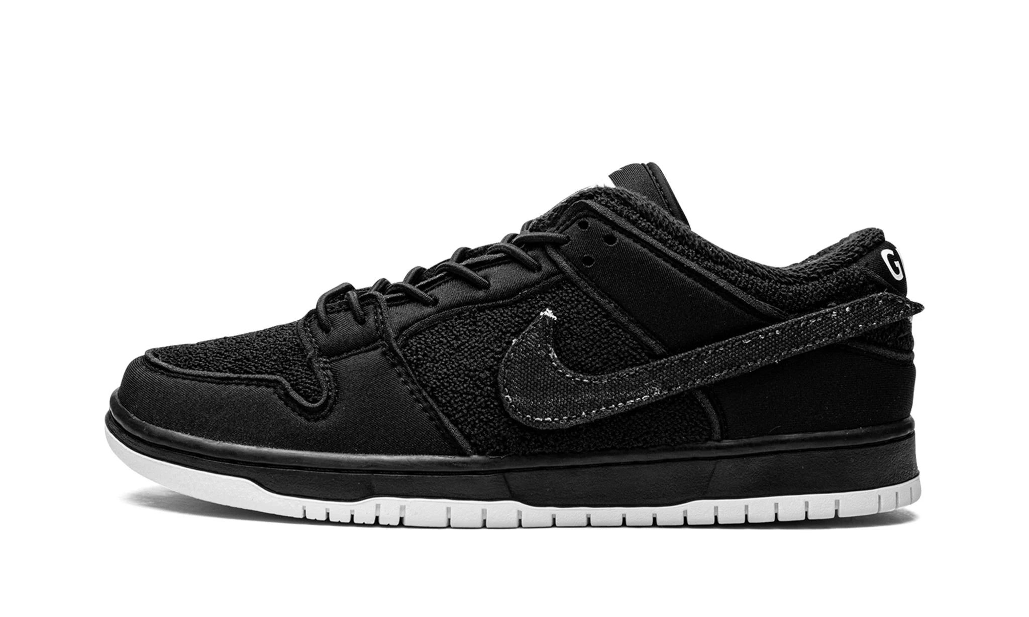 SB DUNK LOW "Gnarhunters"