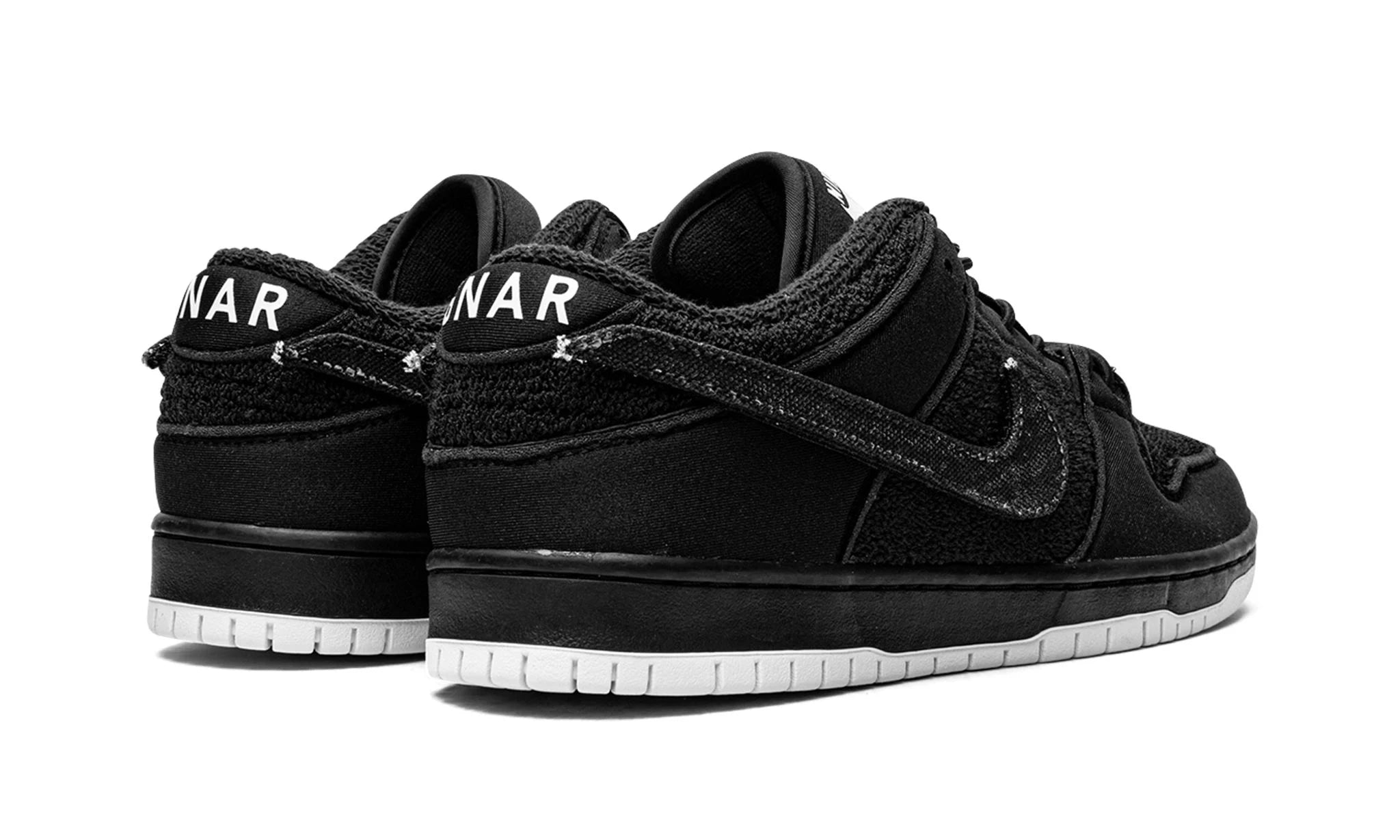 SB DUNK LOW "Gnarhunters"