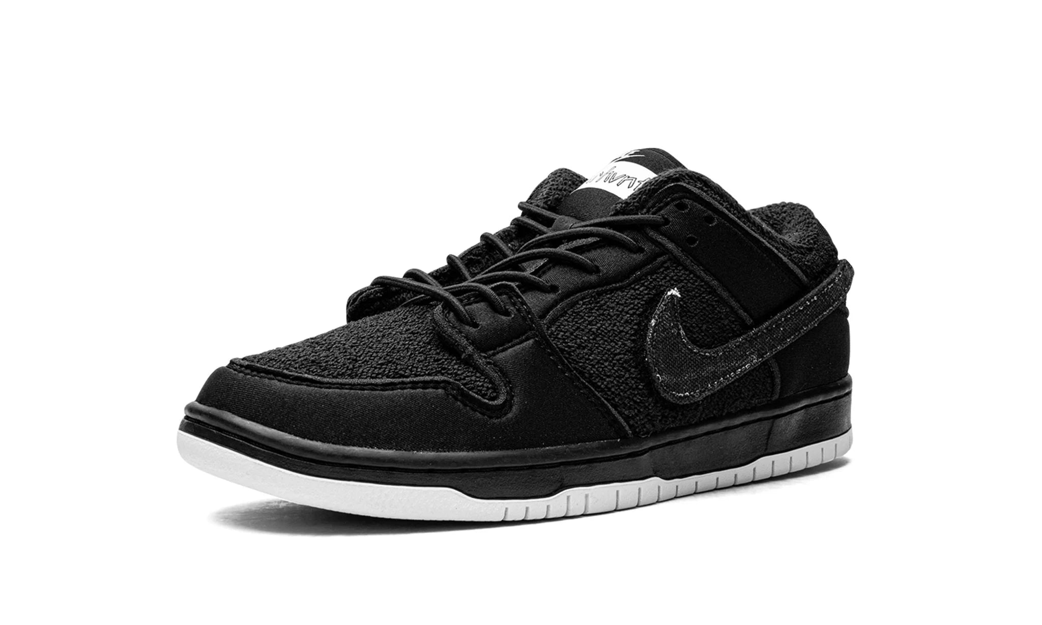 SB DUNK LOW "Gnarhunters"