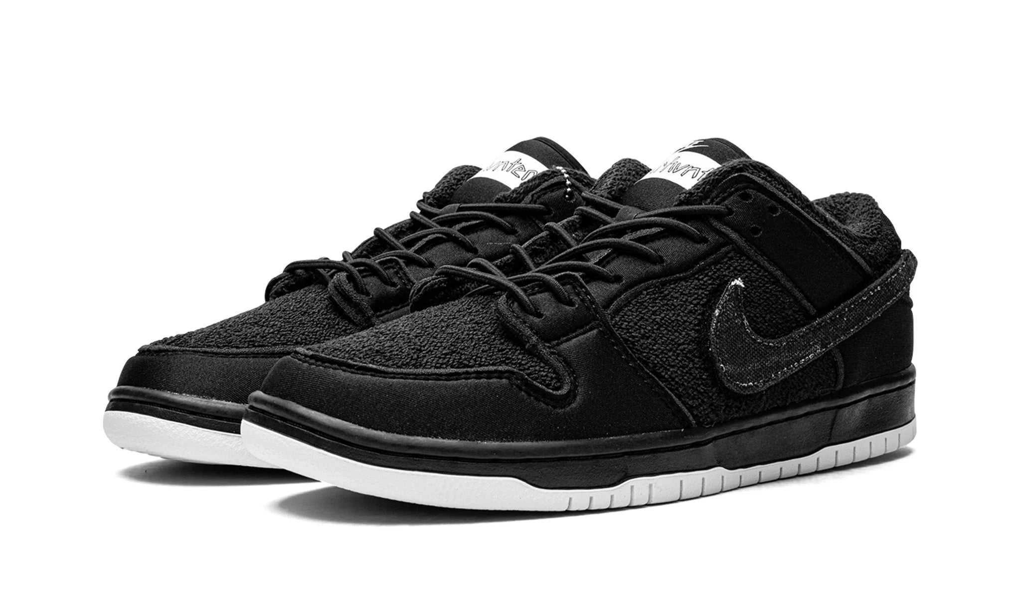 SB DUNK LOW "Gnarhunters"